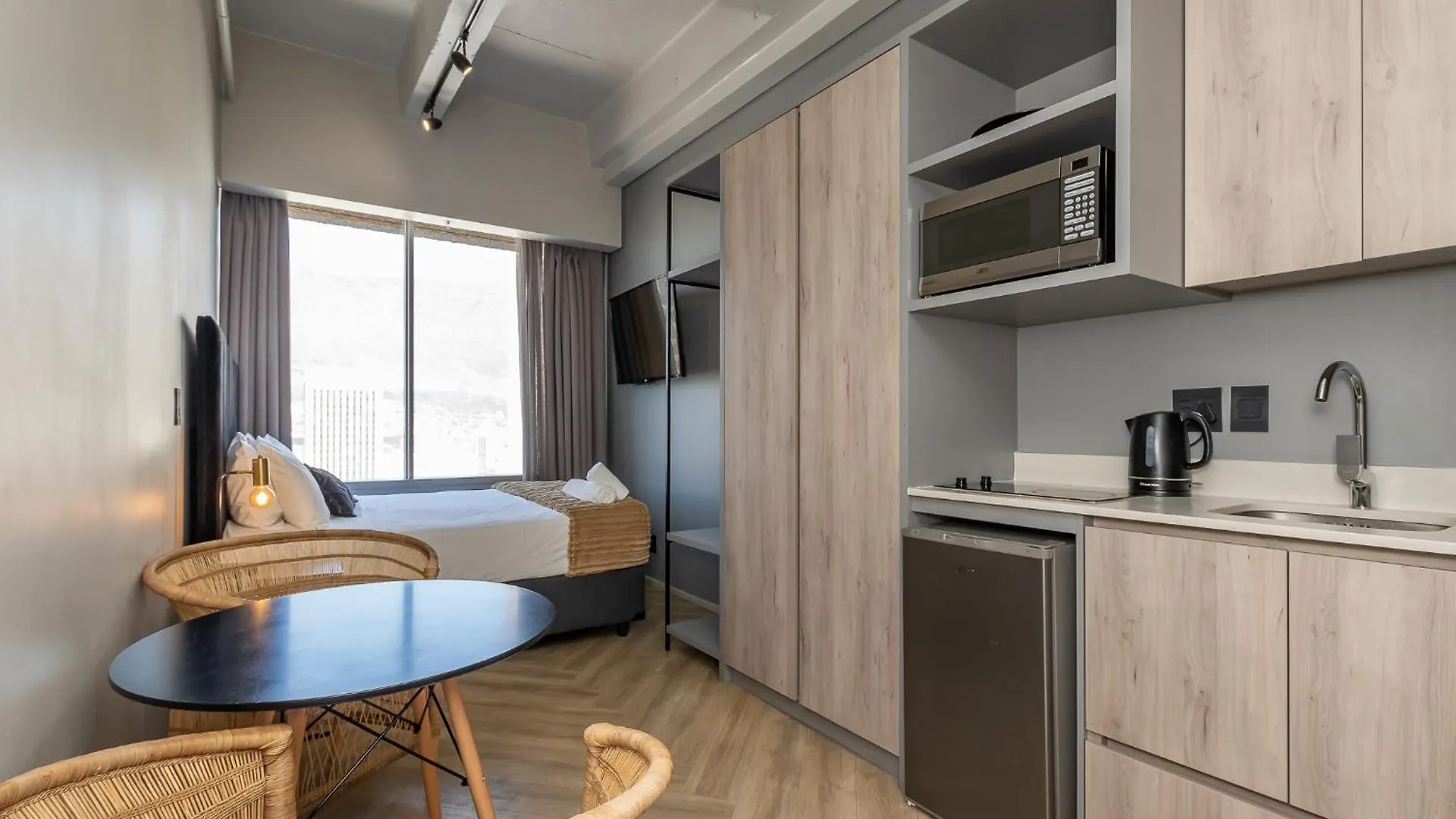 Smart, Contemporary Designed Apartment Cape Town 0*,